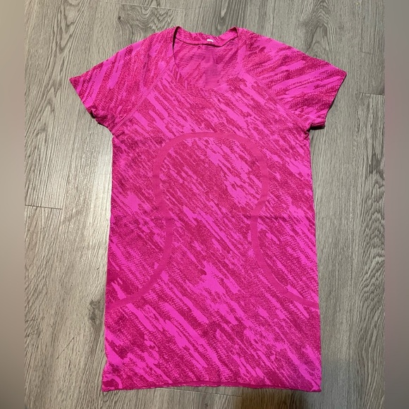 Lululemon Swiftly Tech 2.0 Short Sleeved Size 6 - Picture 2 of 7